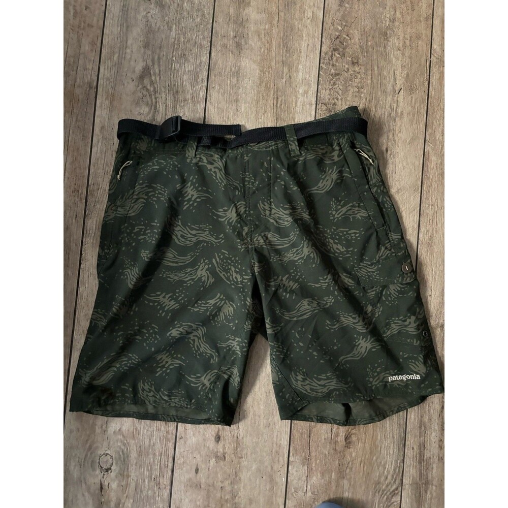 Patagonia Shorts Mens Size 34 Green Print  Hiking Performance Embroidered Logo
